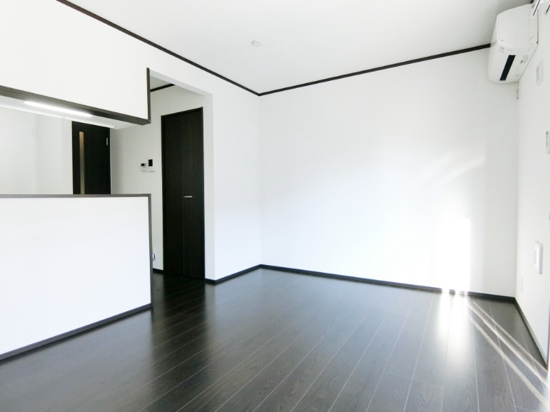 ��ʌ��@�c�s���m�؂S���ڂ̃e���X�n�E�X�̋����E���r���O