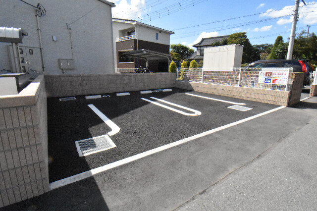 ��ʌ��@�c�s�厚�쓇�̃A�p�[�g�̒��ԏ�