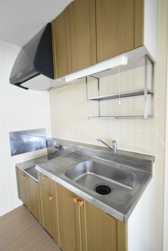 ��ʌ��������܎s�k����i���Q���ڂ̃A�p�[�g�̃L�b�`��