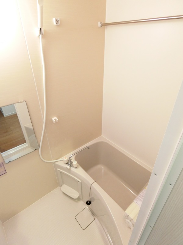 ��ʌ��������܎s�������a�c���Q���ڂ̃A�p�[�g�̃o�X