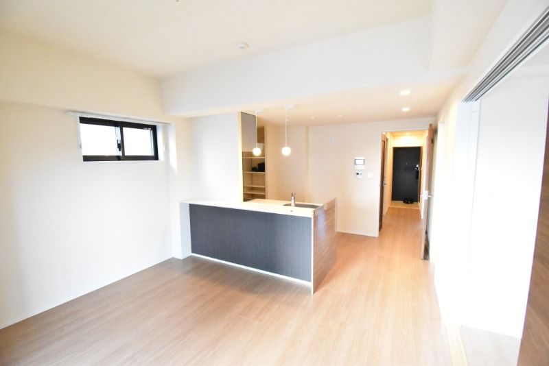 ��ʌ��������܎s��{��y�蒬�Q���ڂ̃}���V�����̋��ԁE���r���O