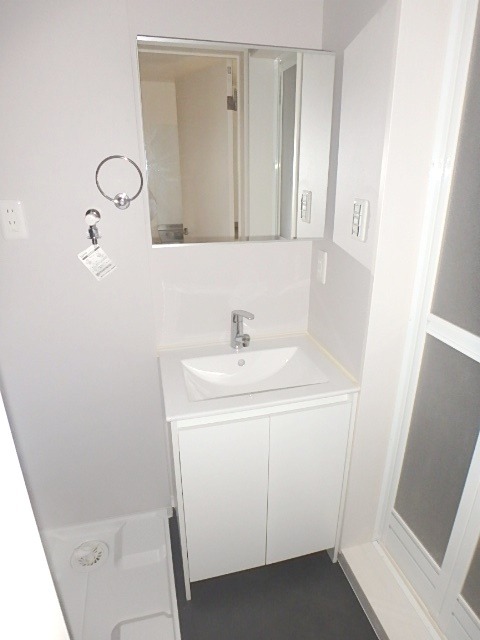 ��ʌ��������܎s�k��{�����Q���ڂ̃A�p�[�g�̐��ʏ�