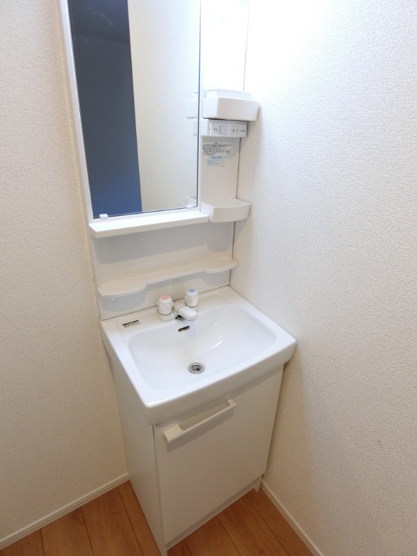 ��ʌ��������܎s�������a�c���Q���ڂ̃A�p�[�g�̐��ʏ�