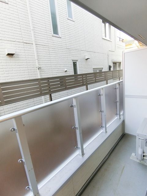 ��ʌ��������܎s�����擌��{�V���ڂ̃A�p�[�g�̃o���R�j�[