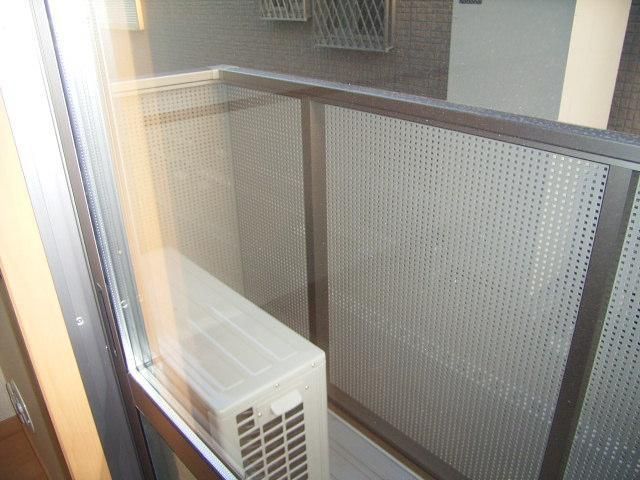 ��ʌ������s��ʖ�̃A�p�[�g�̃o���R�j�[