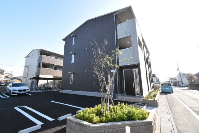 ��ʌ��z�J�s�{�{���R���ڂ̃A�p�[�g�̌����O��