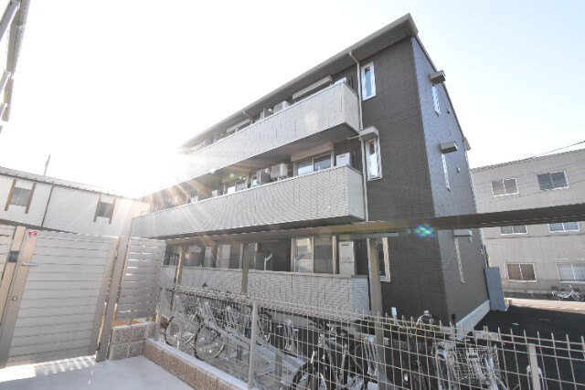 ��ʌ��z�J�s�{�{���R���ڂ̃A�p�[�g�̌����O��