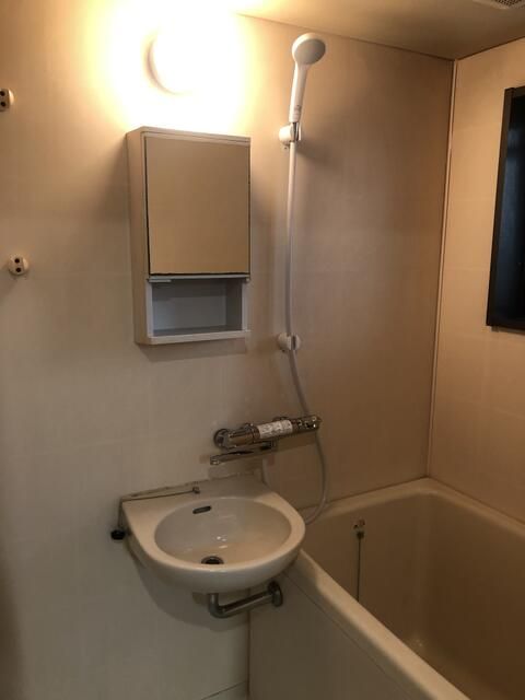 ��ʌ��������܎s�k��ޗǒ��̃}���V�����̃o�X