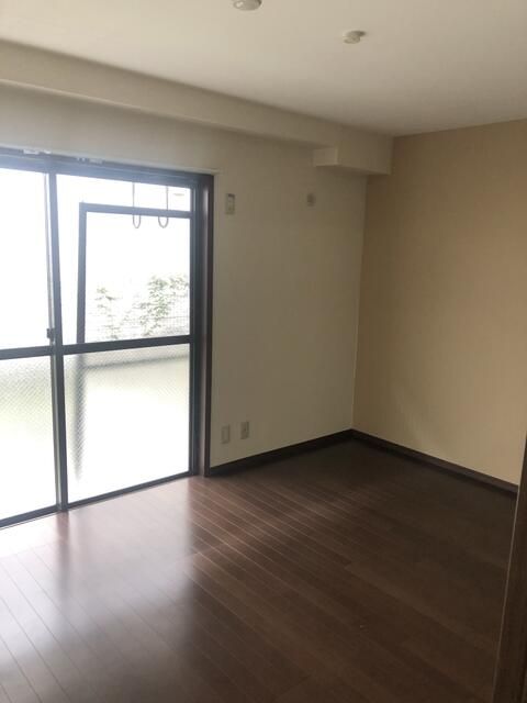 ��ʌ��������܎s�k��ޗǒ��̃}���V�����̂��̑������E�X�y�[�X