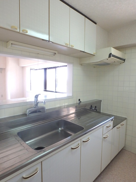 ��ʌ��������܎s�k����i���R���ڂ̃}���V�����̃L�b�`��