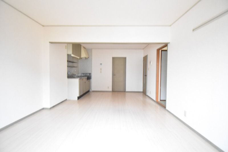 ��ʌ�����s������U���ڂ̃A�p�[�g�̋��ԁE���r���O