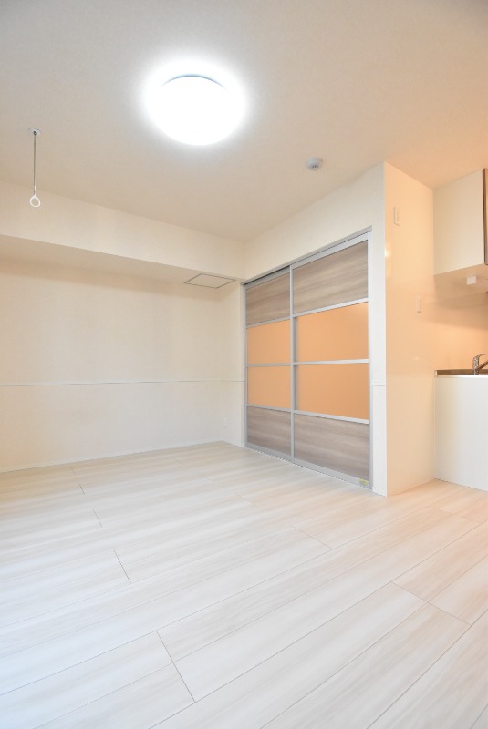 ��ʌ��z�J�s�{�{���R���ڂ̃A�p�[�g�̋����E���r���O