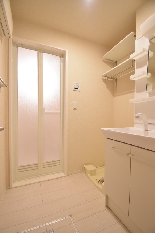 ��ʌ��z�J�s�{�{���R���ڂ̃A�p�[�g�̐��ʏ�