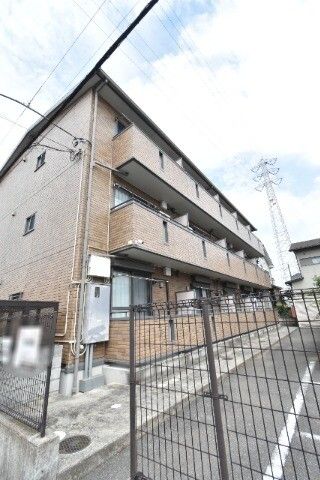 ��ʌ��z�J�s�ԎR���P����305-1�̃A�p�[�g�̌����O��