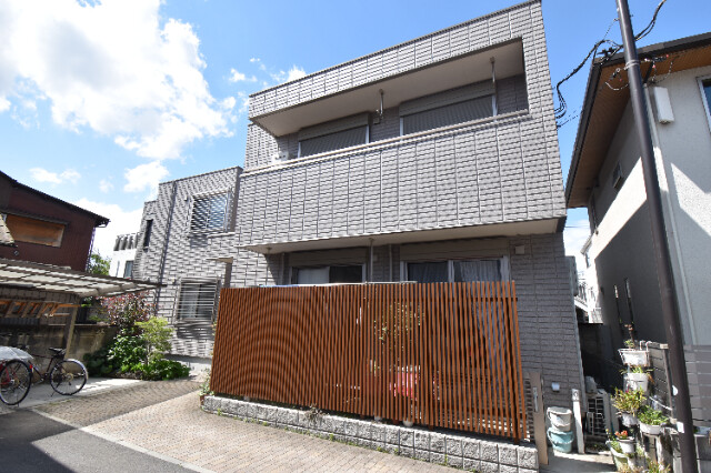 ��ʌ��������܎s�Y�a��̉ƂR���ڂ̃}���V�����̌����O��