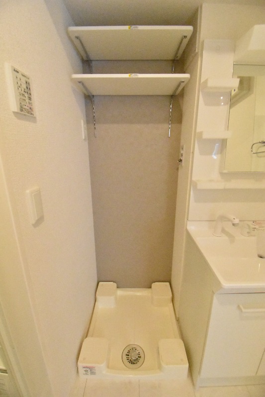 ��ʌ������s�V�����X���ڂ̃A�p�[�g�̂��̑��ݔ�