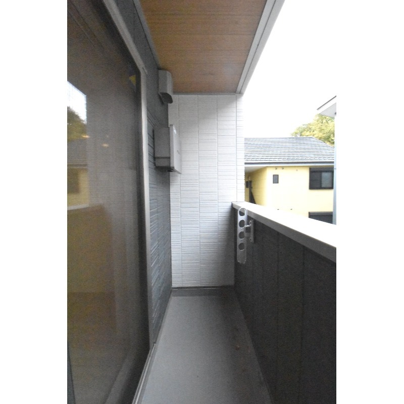 ��ʌ������s�V�����X���ڂ̃A�p�[�g�̃o���R�j�[