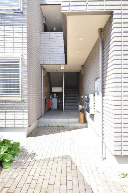 ��ʌ��������܎s�Y�a��̉ƂR���ڂ̃}���V�����̃G���g�����X