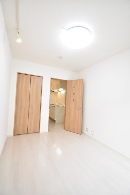 ��ʌ��������܎s�k����i���Q���ڂ̃A�p�[�g�̋����E���r���O