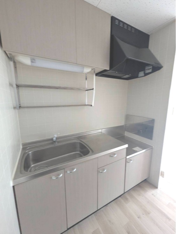 ��ʌ��k�����S�ɓޒ��厚�H�т̃A�p�[�g�̃L�b�`��