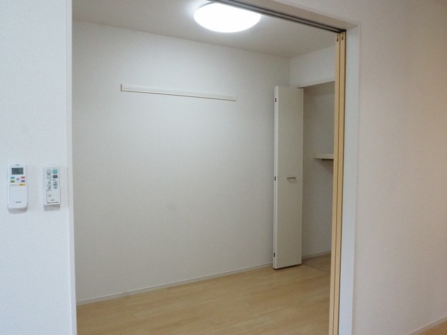 ��ʌ��z�J�s�{�{���Q���ڂ̃A�p�[�g�̂��̑������E�X�y�[�X