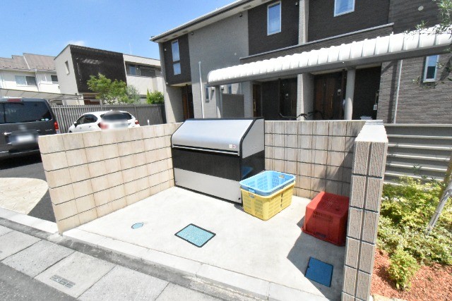 ��ʌ��z�J�s�{�{���Q���ڂ̃A�p�[�g�̂��̑�