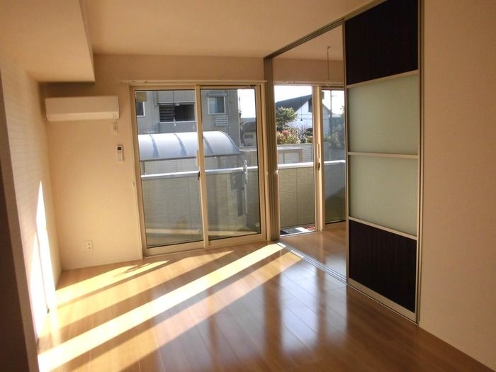 ��ʌ������s�ٓV�P���ڂ̃A�p�[�g�̋��ԁE���r���O