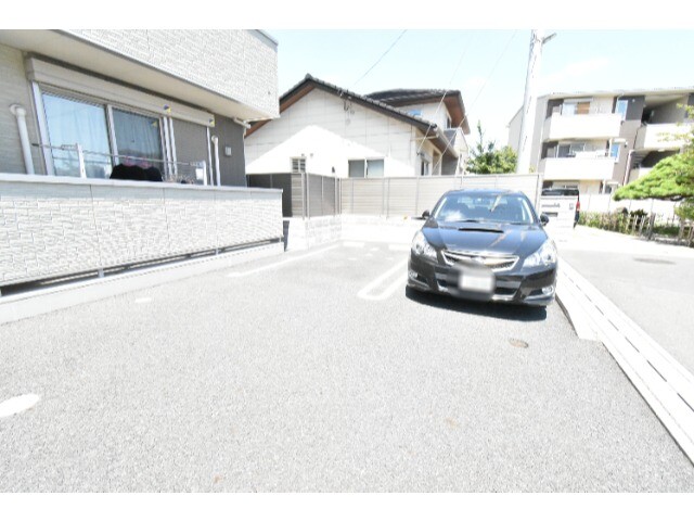 ��ʌ������s�ٓV�P���ڂ̃A�p�[�g�̒��ԏ�