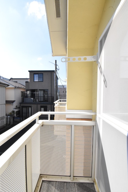 ��ʌ�����s�Ŕ�m�܂Q���ڂ̃A�p�[�g�̃o���R�j�[