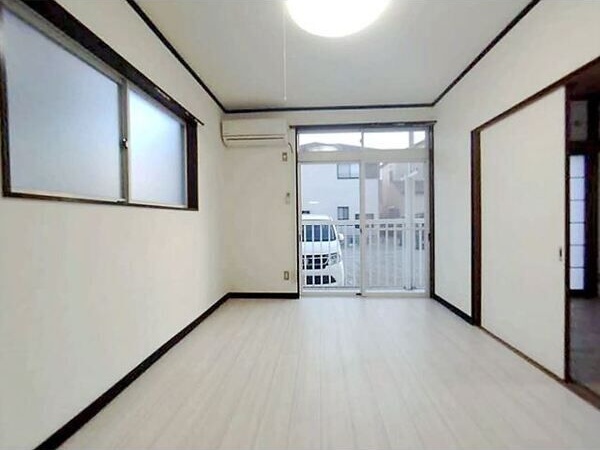 ��ʌ��k�����S�ɓޒ��h�U���ڂ̃A�p�[�g�̂��̑������E�X�y�[�X