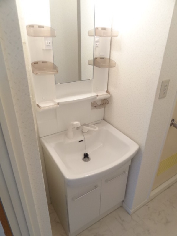 ��ʌ��������܎s��{�擌���P���ڂ̃}���V�����̐��ʏ�