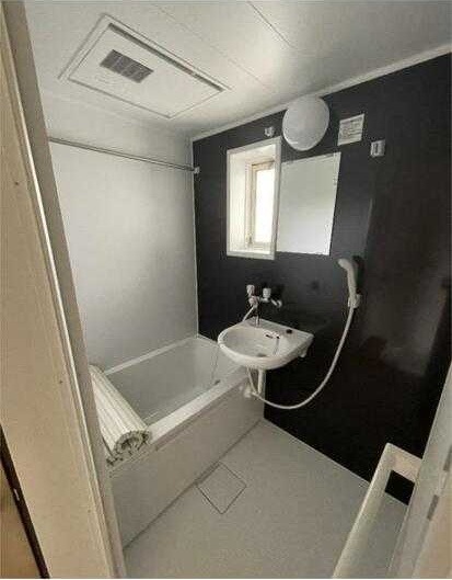 ��ʌ��@�c�s���V�h�Q���ڂ̃A�p�[�g�̃o�X