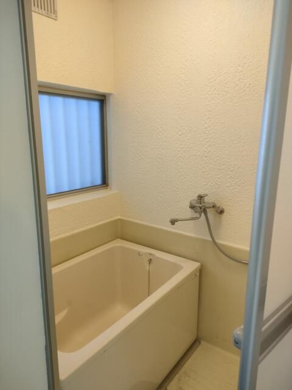 ��ʌ��k�����S�ɓޒ��{���R���ڂ̃A�p�[�g�̃o�X