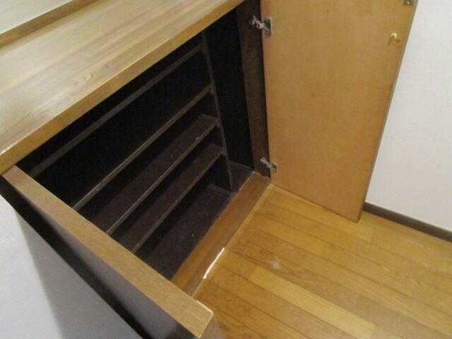 ��ʌ�����s�����Q���ڂ̃A�p�[�g�̎��[