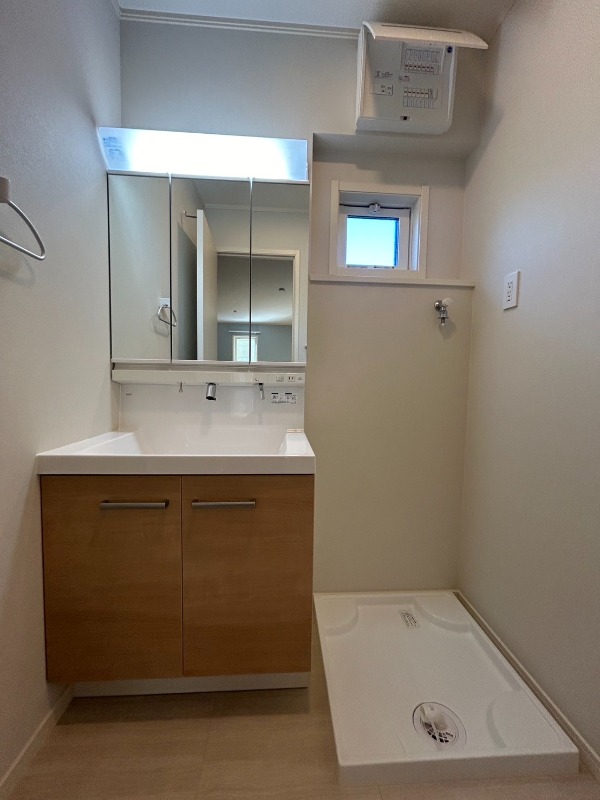 ��ʌ��������܎s����厚�w��̃e���X�n�E�X�̐��ʏ�