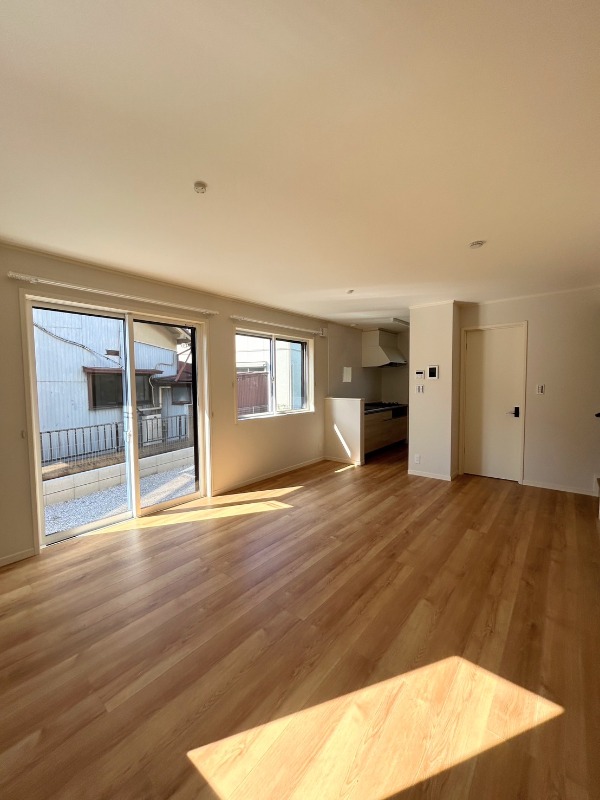 ��ʌ��������܎s����厚�w��̃e���X�n�E�X�̋����E���r���O