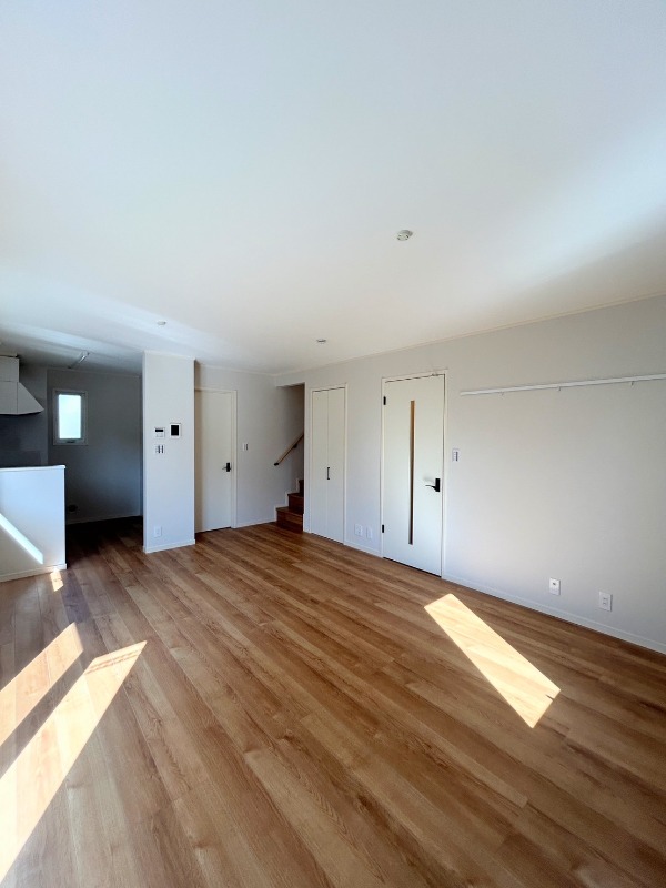 ��ʌ��������܎s����厚�w��̃e���X�n�E�X�̋����E���r���O