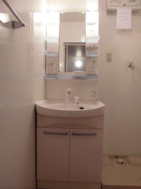 ��ʌ��������܎s�k��{�����̃A�p�[�g�̐��ʏ�