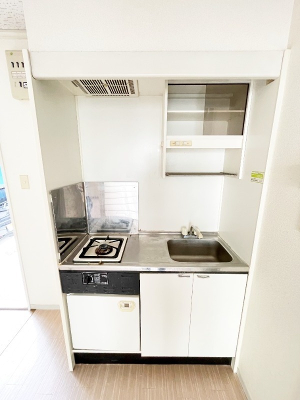 ��ʌ��������܎s�k��{�����S���ڂ̃A�p�[�g�̃L�b�`��