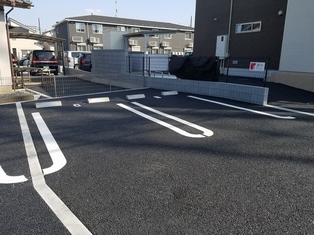 ��ʌ�����s�厚���s�̃A�p�[�g�̒��ԏ�