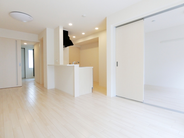 ��ʌ��������܎s�������a�c���Q���ڂ̃A�p�[�g�̋��ԁE���r���O