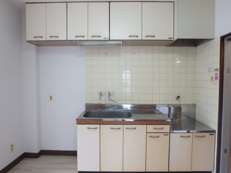 ��ʌ��������܎s�k����i���Q���ڂ̃}���V�����̃L�b�`��