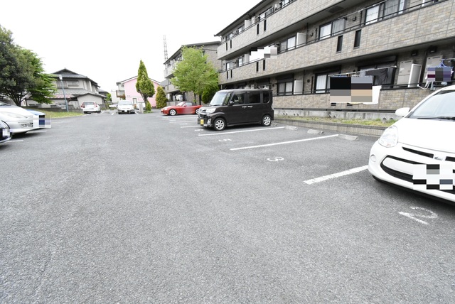 ��ʌ��������܎s�k��g�쒬�P���ڂ̃A�p�[�g�̒��ԏ�