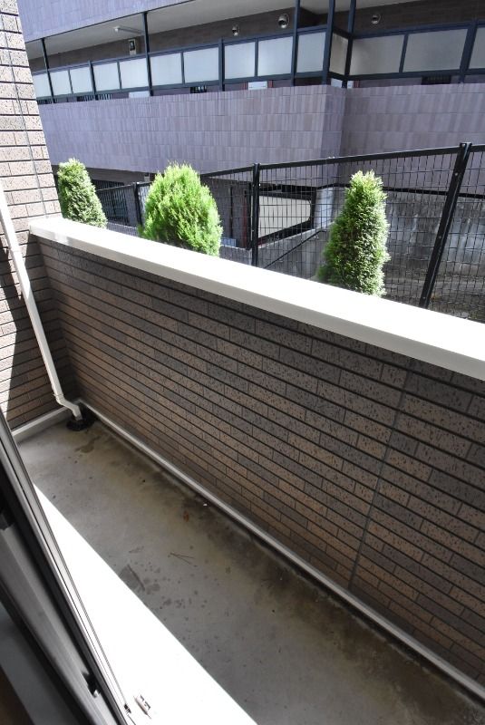 ��ʌ��������܎s��{��O���P���ڂ̃A�p�[�g�̃o���R�j�[