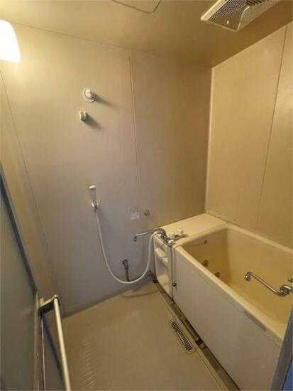 ��ʌ��������܎s��΋���T���ڂ̃A�p�[�g�̃o�X