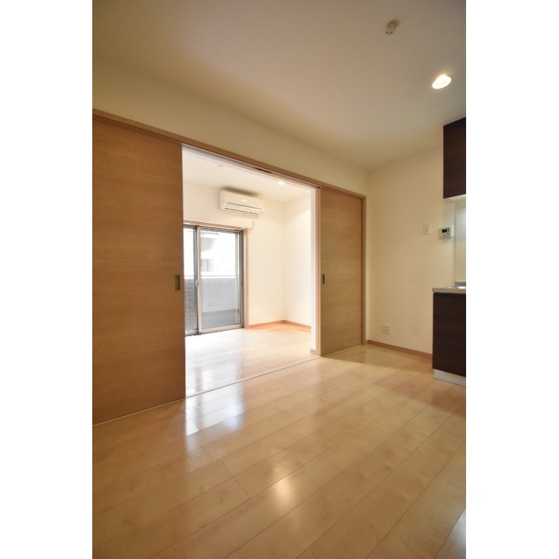 ��ʌ��������܎s��{��听���Q���ڂ̃A�p�[�g�̋��ԁE���r���O