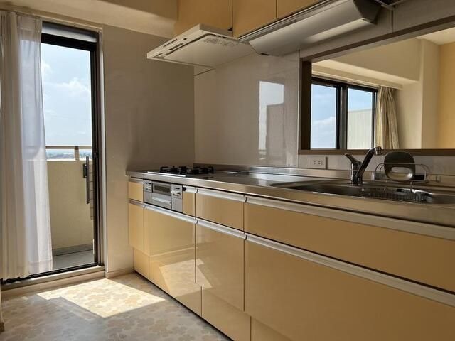 ��ʌ��������܎s����厚�w��̃}���V�����̃L�b�`��