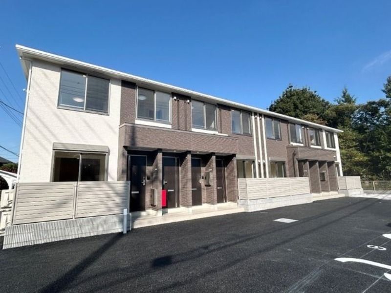 ��ʌ���z�s�厚�V���V�c�̃A�p�[�g�̌����O��