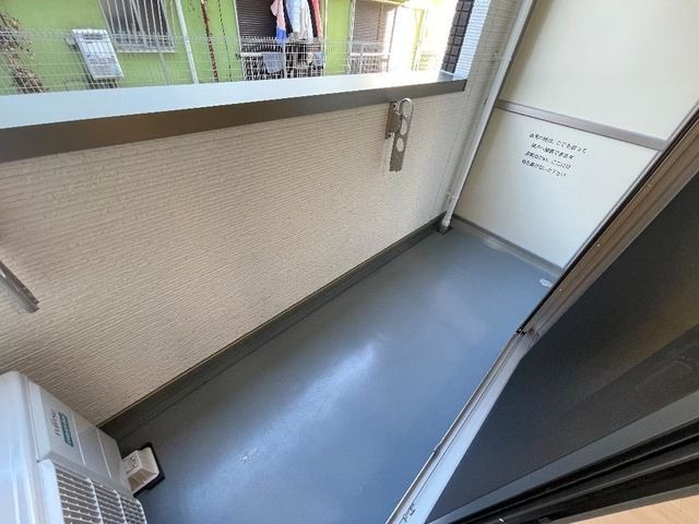 ��ʌ��������܎s��΋���q�S���ڂ̃A�p�[�g�̃o���R�j�[