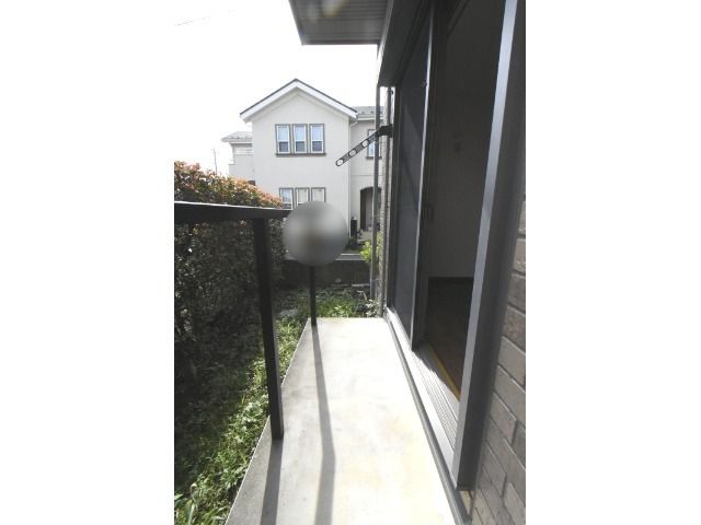 ��ʌ�����s����T���ڂ̃A�p�[�g�̃o���R�j�[